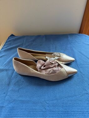 Naturalizer Women's Pointed Toe Metallic Rose Gold Flats